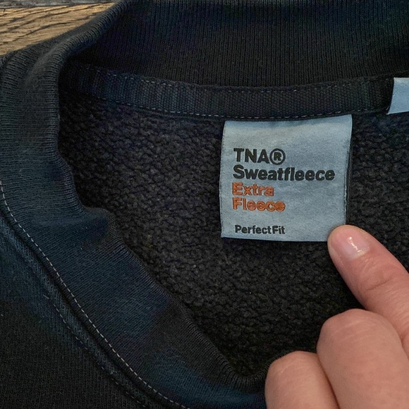 Aritizia TNA Extra Fleece Perfect Fit Sweatshirt - Picture 4 of 6